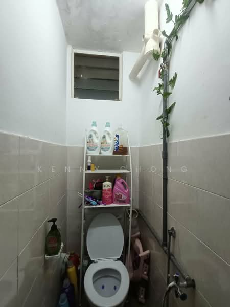 Rumah Flat untuk Dijual di Lestari Apartment - Kenny Chong - Bathroom - PropertyGuru.com.my