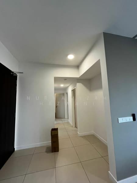 Servis Apartment untuk Disewa di Maya Ara Residences - NURHAMIZAH HAZWANI - Corridor - PropertyGuru.com.my