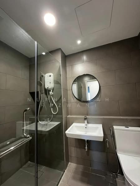 Servis Apartment untuk Disewa di Maya Ara Residences - NURHAMIZAH HAZWANI - Bathroom - PropertyGuru.com.my