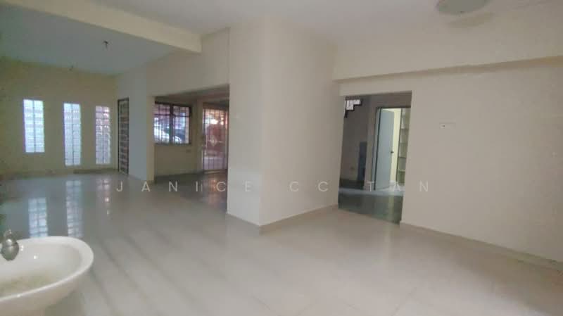 Rumah Teres 2 Tingkat untuk Dijual di Puchong (Selangor) - Janice CC Tan - Living Room - PropertyGuru.com.my