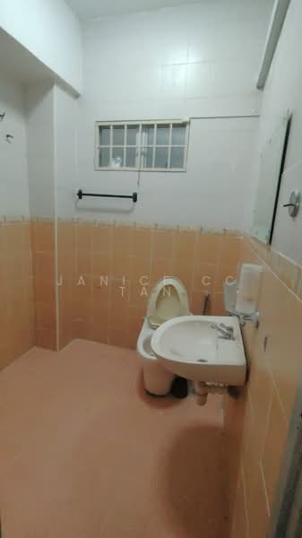 Rumah Teres 2 Tingkat untuk Dijual di Puchong (Selangor) - Janice CC Tan - Bathroom - PropertyGuru.com.my