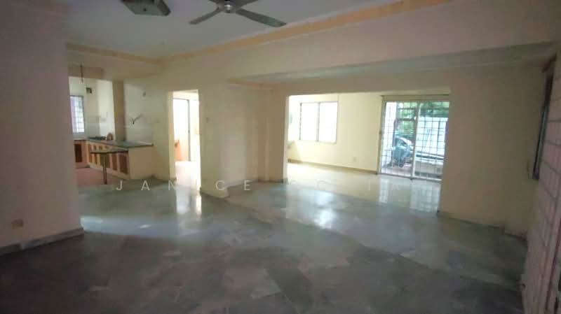 Rumah Teres 2 Tingkat untuk Dijual di Puchong (Selangor) - Janice CC Tan - Living Room - PropertyGuru.com.my