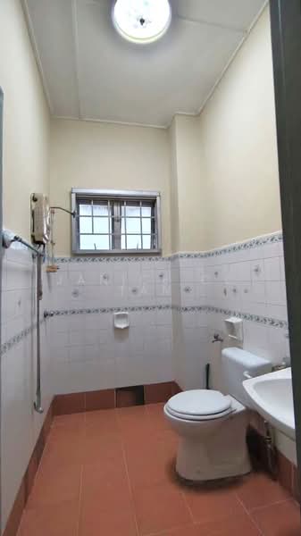 Rumah Teres 2 Tingkat untuk Dijual di Puchong (Selangor) - Janice CC Tan - Bathroom - PropertyGuru.com.my