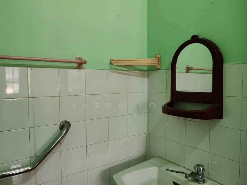 Rumah Teres 1 Tingkat untuk Dijual di Taman Seri Ampang (Ipoh) - Jason Loh - Bathroom - PropertyGuru.com.my