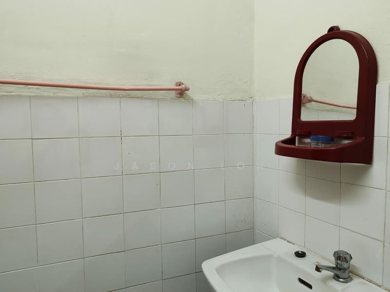 Rumah Teres 1 Tingkat untuk Dijual di Taman Seri Ampang (Ipoh) - Jason Loh - Bathroom - PropertyGuru.com.my