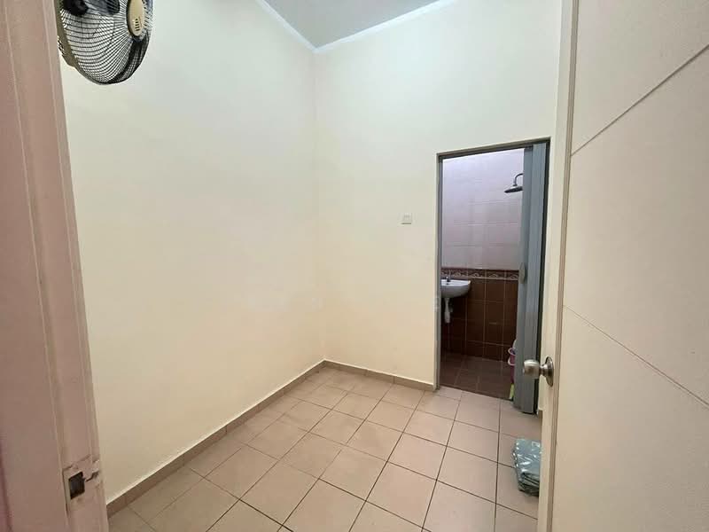 Rumah Berkembar untuk Disewa di Taman Mount Austin (Tebrau) - Ben Lee - Bathroom - PropertyGuru.com.my
