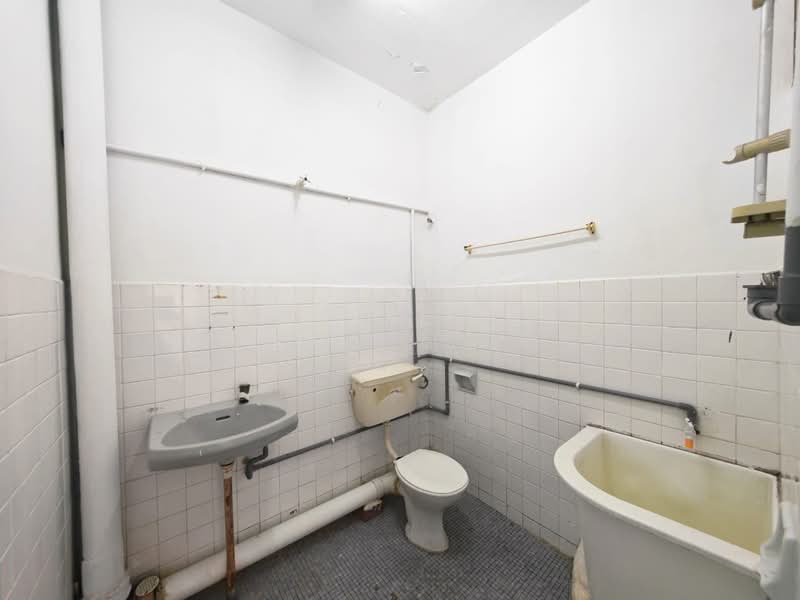 2-storey Terraced House for Sale in Kampung Lapan (Melaka City) - William Chong - Bathroom - PropertyGuru.com.my