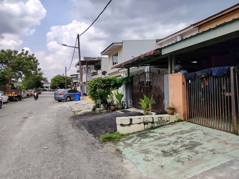 2-storey Terraced House for Sale in Taman Sri Buloh (Sungai Buloh) - Penny Quah - Exterior - PropertyGuru.com.my