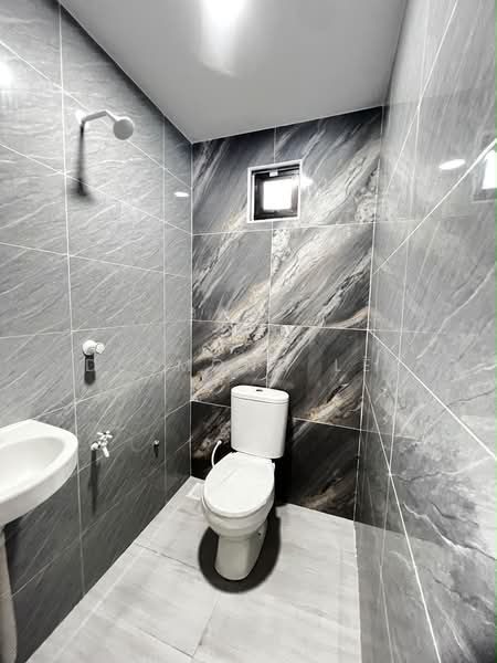 Rumah Teres 2 Tingkat untuk Dijual di Taman Ungku Tun Aminah (Skudai) - Desmond Lee - Bathroom - PropertyGuru.com.my