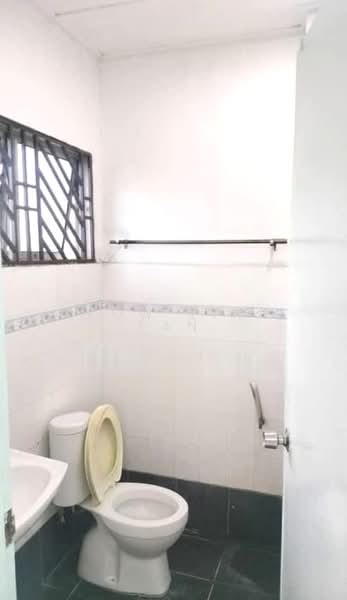 Rumah Teres 2 Tingkat untuk Disewa di Taman Wawasan (Puchong) - Seow Ling Tan - Bathroom - PropertyGuru.com.my