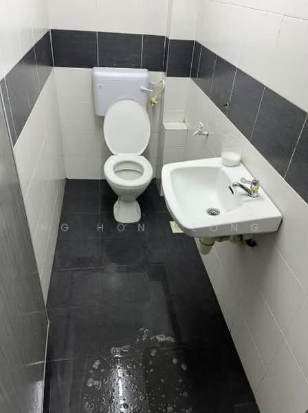 Shop / Office for Sale in Klang (Selangor) - Ng Hon Keong - Bathroom - PropertyGuru.com.my
