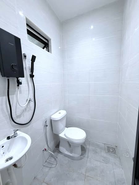 1-storey Terraced House for Sale in Taman Pelangi (Johor Bahru) - Karl Lim - Bathroom - PropertyGuru.com.my