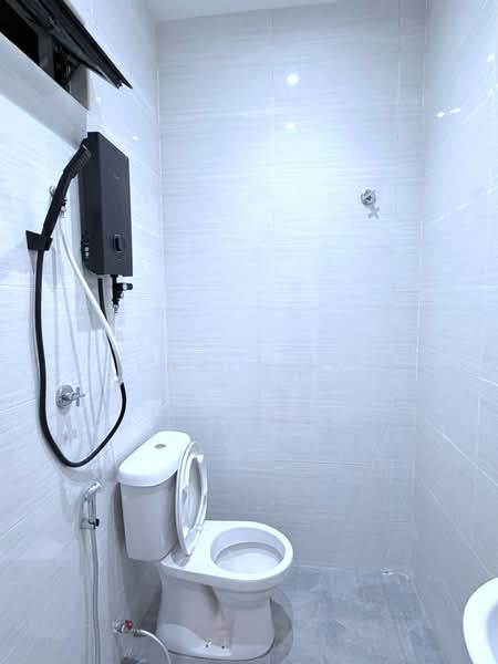1-storey Terraced House for Sale in Taman Pelangi (Johor Bahru) - Karl Lim - Bathroom - PropertyGuru.com.my
