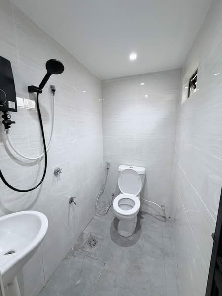 1-storey Terraced House for Sale in Taman Pelangi (Johor Bahru) - Karl Lim - Bathroom - PropertyGuru.com.my