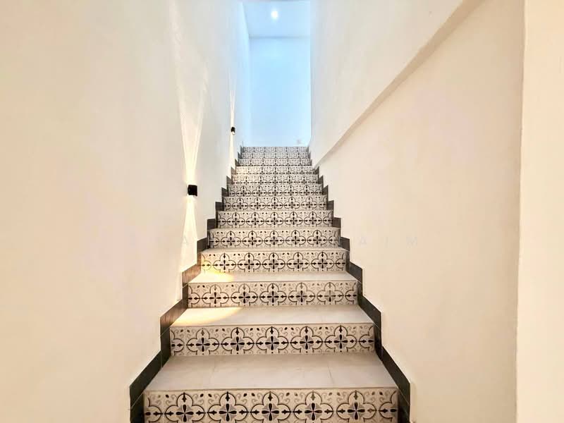 Rumah Teres 2-Tingkat untuk Dijual di Seri Kembangan (Selangor) - Syahrim Naim - Corridor - PropertyGuru.com.my