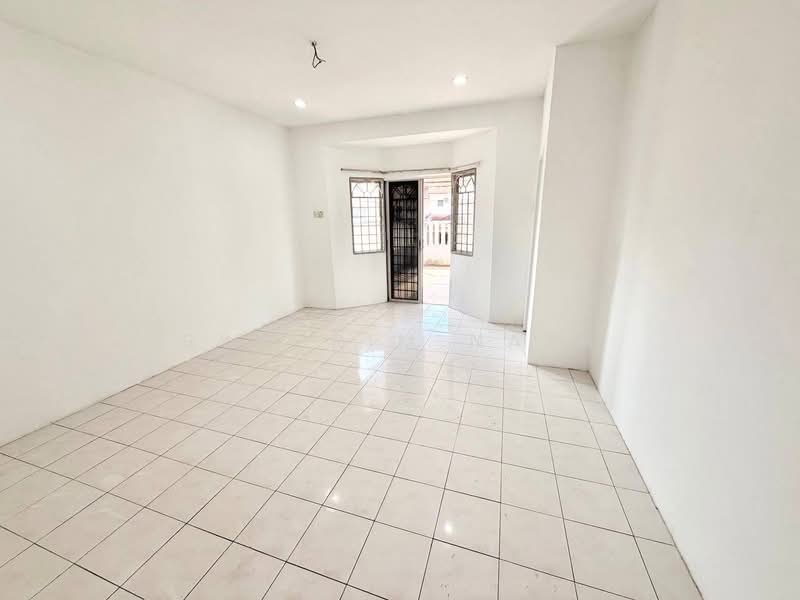 Rumah Teres 2-Tingkat untuk Dijual di Seri Kembangan (Selangor) - Syahrim Naim - Living Room - PropertyGuru.com.my