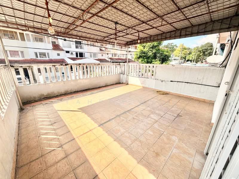 Rumah Teres 2-Tingkat untuk Dijual di Seri Kembangan (Selangor) - Syahrim Naim - Balcony - PropertyGuru.com.my