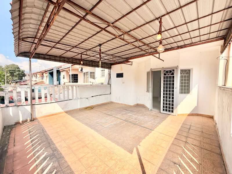 Rumah Teres 2-Tingkat untuk Dijual di Seri Kembangan (Selangor) - Syahrim Naim - Balcony - PropertyGuru.com.my