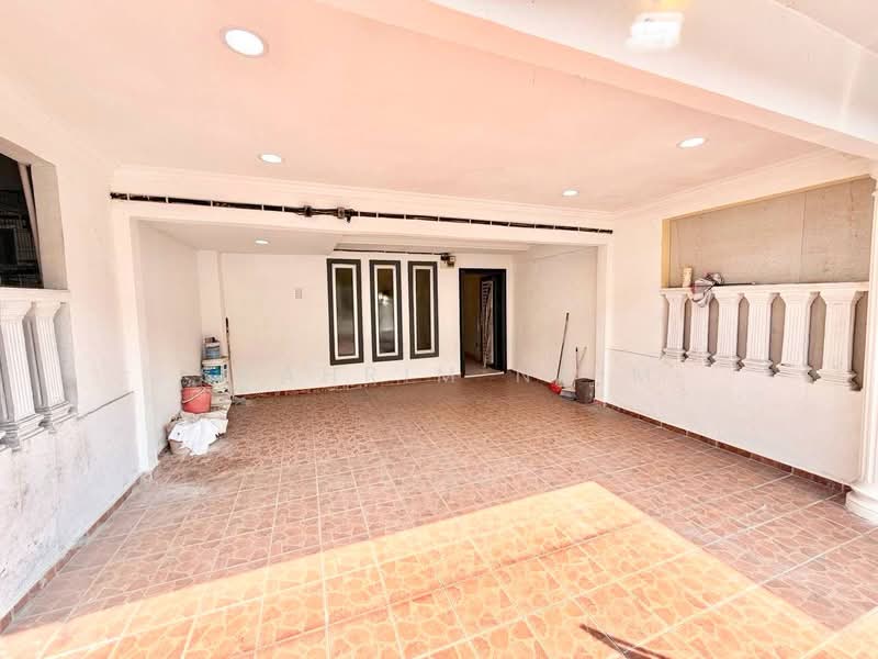 Rumah Teres 2-Tingkat untuk Dijual di Seri Kembangan (Selangor) - Syahrim Naim - Entrance - PropertyGuru.com.my