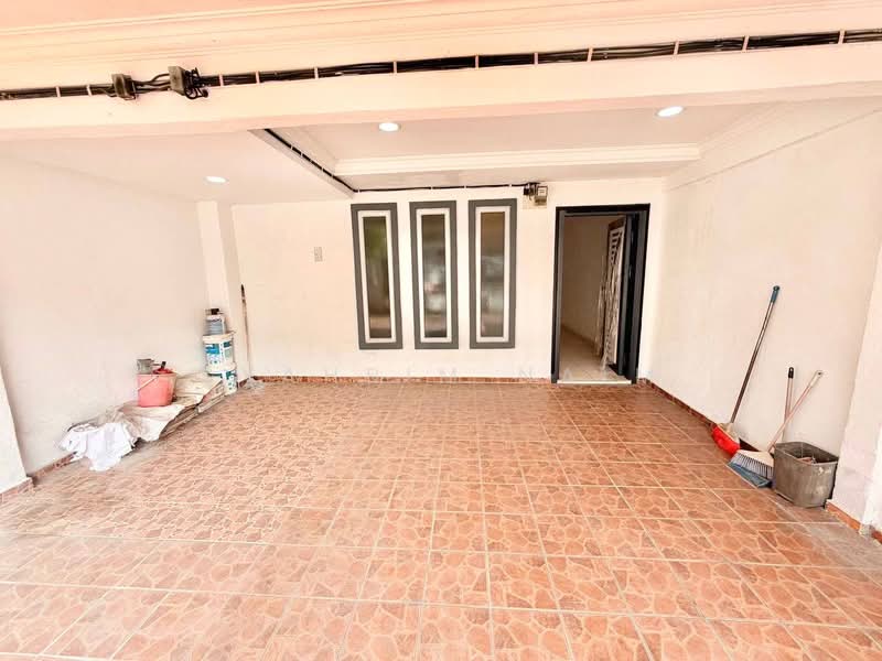 Rumah Teres 2-Tingkat untuk Dijual di Seri Kembangan (Selangor) - Syahrim Naim - Entrance - PropertyGuru.com.my