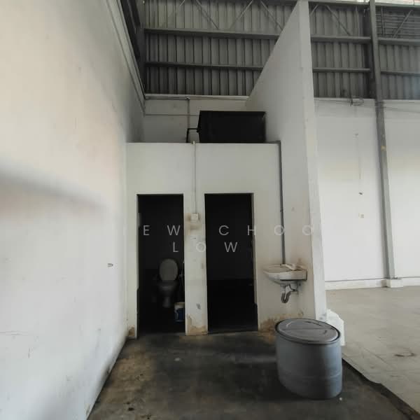 Gudang untuk Disewa di Taman Malim Jaya (Bachang) - Mary Low - Bathroom - PropertyGuru.com.my
