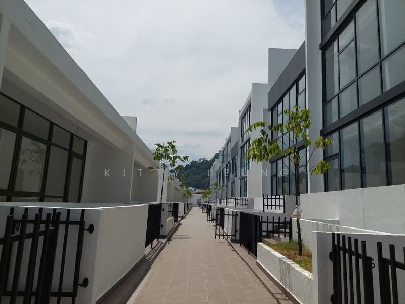 3.5-storey Terraced House for Sale in Damansara Perdana (Selangor) - Kitty Leung - Exterior - PropertyGuru.com.my