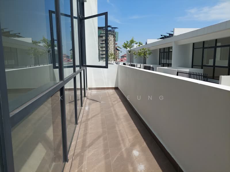 3.5-storey Terraced House for Sale in Damansara Perdana (Selangor) - Kitty Leung - Balcony - PropertyGuru.com.my