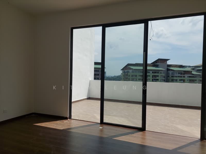 3.5-storey Terraced House for Sale in Damansara Perdana (Selangor) - Kitty Leung - Balcony - PropertyGuru.com.my