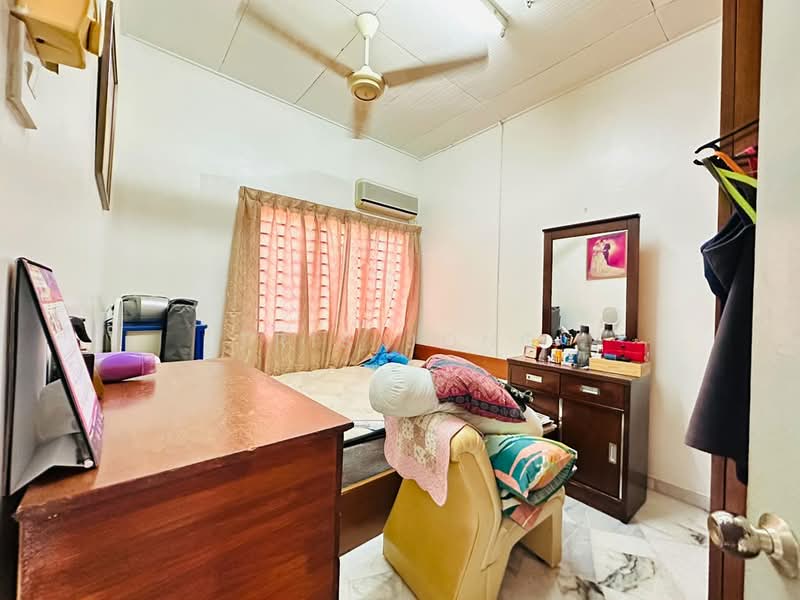 2-storey Terraced House for Sale in Taman Sri Hijau (Rawang) - Tris Jong - Bedroom - PropertyGuru.com.my