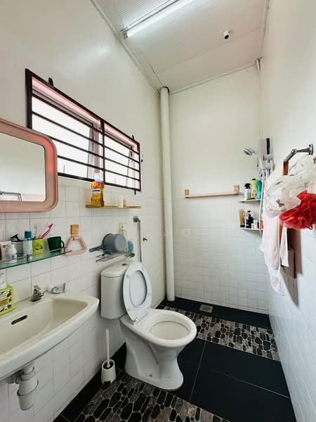 2-storey Terraced House for Sale in Taman Sri Hijau (Rawang) - Tris Jong - Bathroom - PropertyGuru.com.my