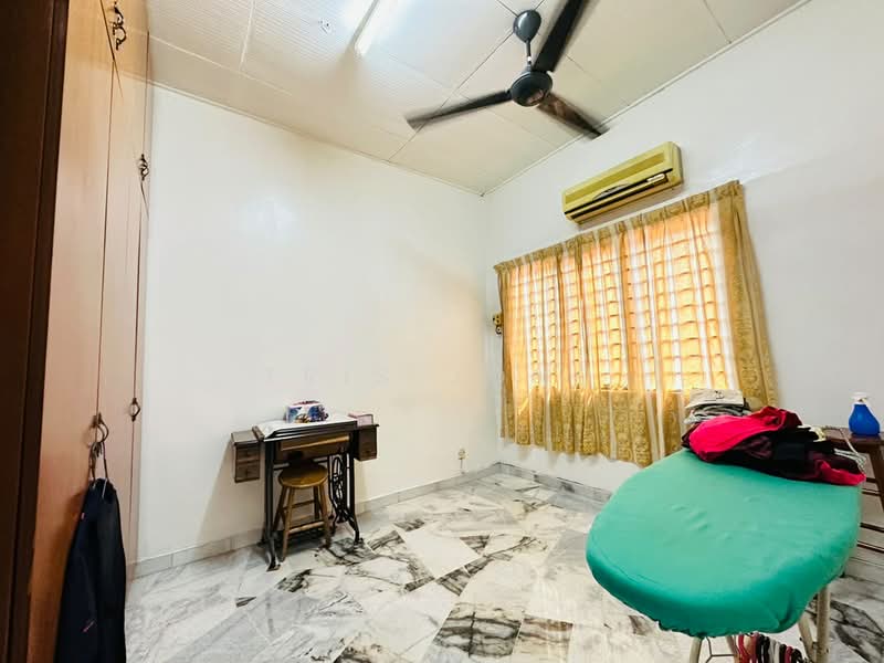 2-storey Terraced House for Sale in Taman Sri Hijau (Rawang) - Tris Jong - Bedroom - PropertyGuru.com.my