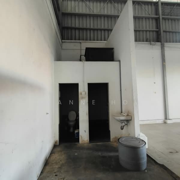 Factory for Rent in Taman Malim Jaya (Bachang) - Joanne How - Bathroom - PropertyGuru.com.my