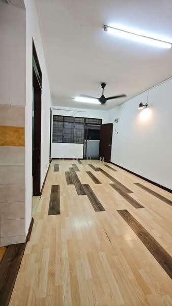 Pangsapuri untuk Disewa di Mentari Court - Edmund Goh - Living Room - PropertyGuru.com.my