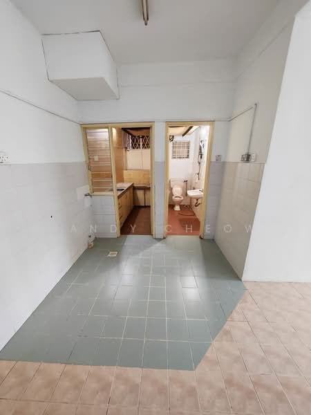 Flat for Sale at Orchid Court - Mandy Cheow - Kitchen - PropertyGuru.com.my
