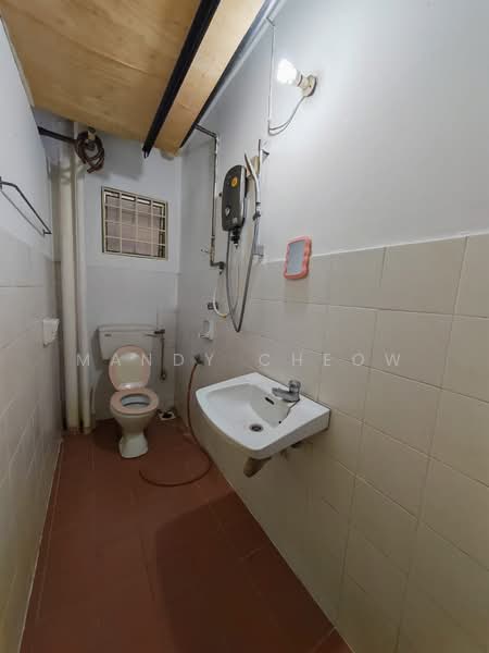 Flat for Sale at Orchid Court - Mandy Cheow - Bathroom - PropertyGuru.com.my