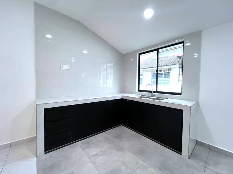Rumah Teres 1 Tingkat untuk Dijual di Taman Johor Jaya (Johor Bahru) - Karl Lim - Kitchen - PropertyGuru.com.my