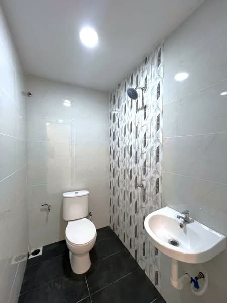 Rumah Teres 1 Tingkat untuk Dijual di Taman Johor Jaya (Johor Bahru) - Karl Lim - Bathroom - PropertyGuru.com.my