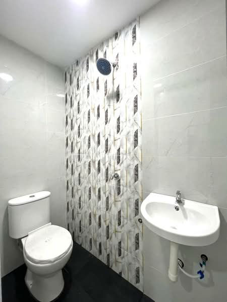Rumah Teres 1 Tingkat untuk Dijual di Taman Johor Jaya (Johor Bahru) - Karl Lim - Bathroom - PropertyGuru.com.my