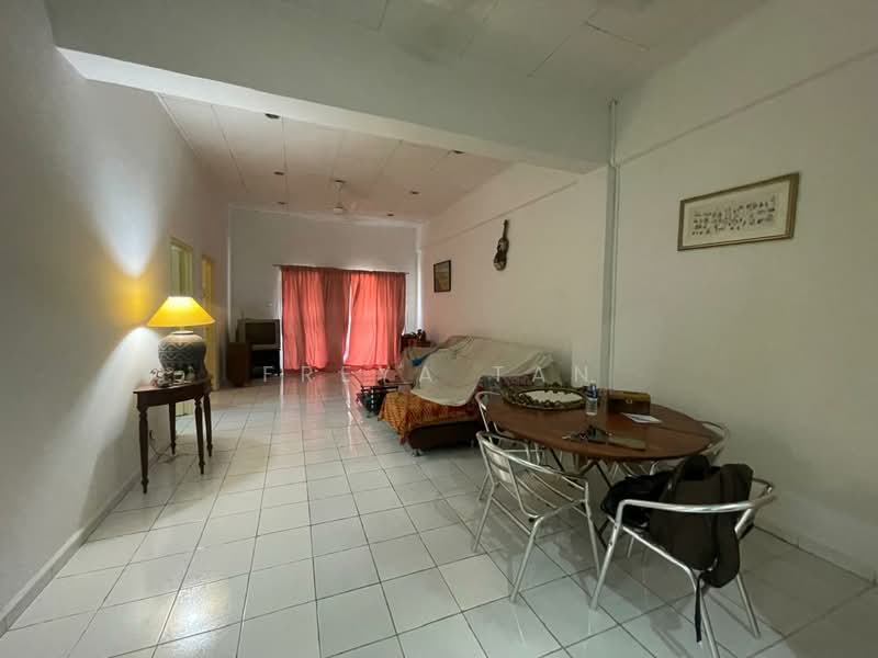 Pangsapuri untuk Dijual di Sri Manja Square Petaling Jaya - Freya Tan - Living Room - PropertyGuru.com.my