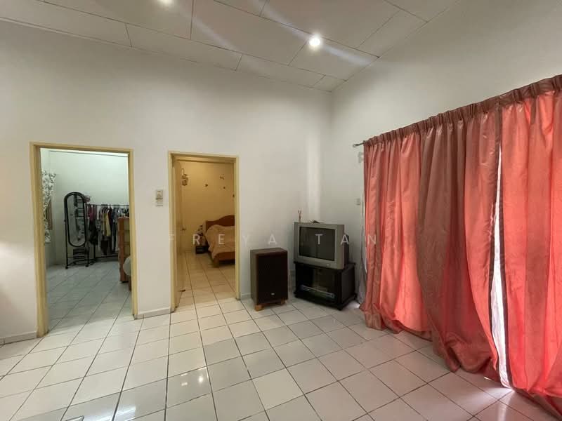 Pangsapuri untuk Dijual di Sri Manja Square Petaling Jaya - Freya Tan - Living Room - PropertyGuru.com.my