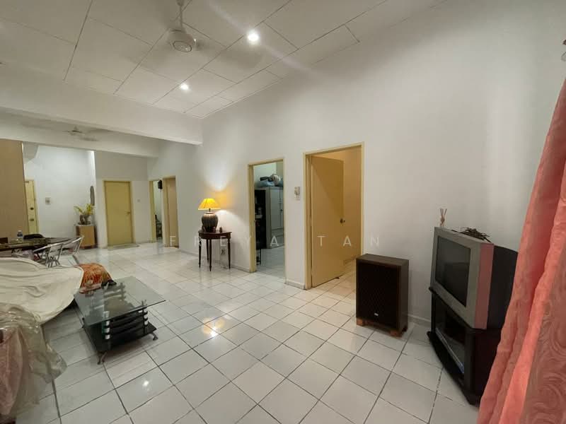 Pangsapuri untuk Dijual di Sri Manja Square Petaling Jaya - Freya Tan - Living Room - PropertyGuru.com.my