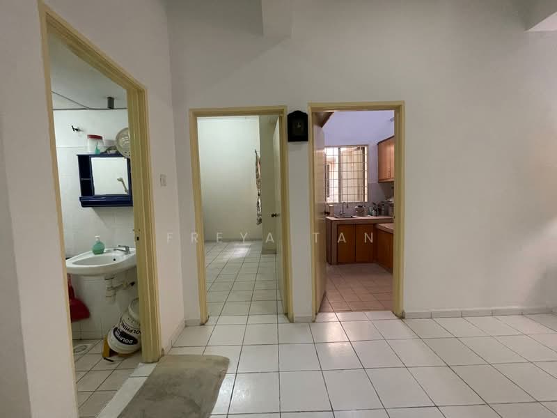 Pangsapuri untuk Dijual di Sri Manja Square Petaling Jaya - Freya Tan - Bathroom - PropertyGuru.com.my