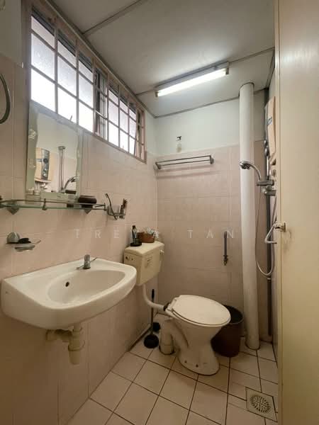Pangsapuri untuk Dijual di Sri Manja Square Petaling Jaya - Freya Tan - Bathroom - PropertyGuru.com.my