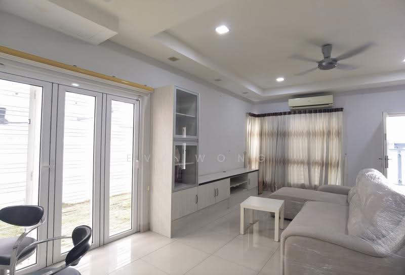 Cluster House for Sale in Setia Impian (Setia Alam) - Eve Wong - Living Room - PropertyGuru.com.my