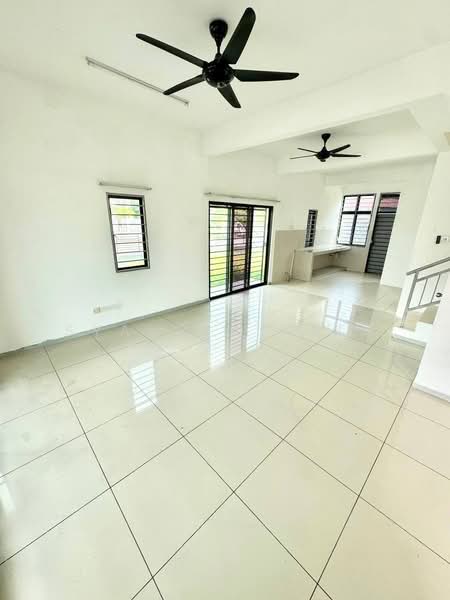 Rumah Teres 2 Tingkat untuk Dijual di Taman Saujana KLIA (Sepang) - Syahrim Naim - Living Room - PropertyGuru.com.my