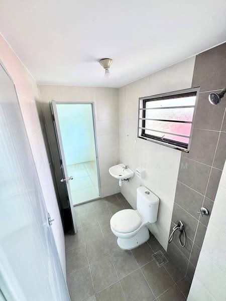 Rumah Teres 2 Tingkat untuk Dijual di Taman Saujana KLIA (Sepang) - Syahrim Naim - Bathroom - PropertyGuru.com.my