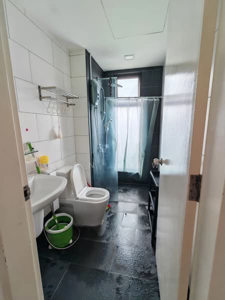 Servis Apartment untuk Dijual di Univ 360 Place - Ron Liew - Bathroom - PropertyGuru.com.my