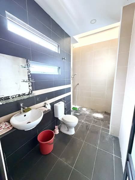 Cluster House for Sale in Taman Seri Austin (Tebrau) - Karl Lim - Bathroom - PropertyGuru.com.my