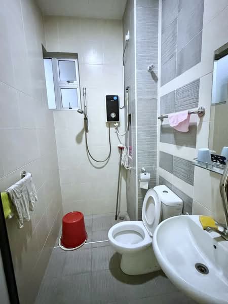 Cluster House for Sale in Taman Seri Austin (Tebrau) - Karl Lim - Bathroom - PropertyGuru.com.my