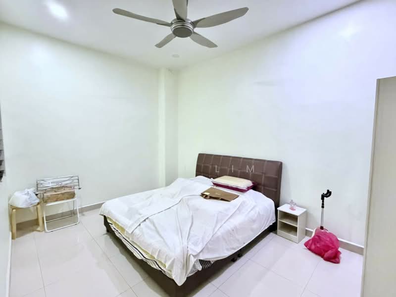 Cluster House for Sale in Taman Seri Austin (Tebrau) - Karl Lim - Bedroom - PropertyGuru.com.my